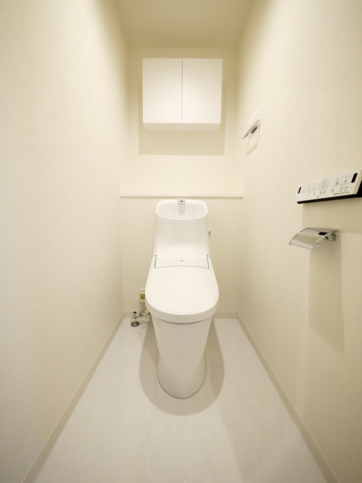 バス/トイレ事例：トイレ（大理石調カウンターのL型キッチン）