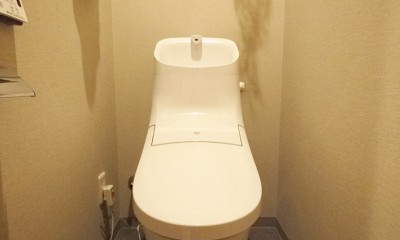 トイレ｜折り上げ天井と間接照明のリビング