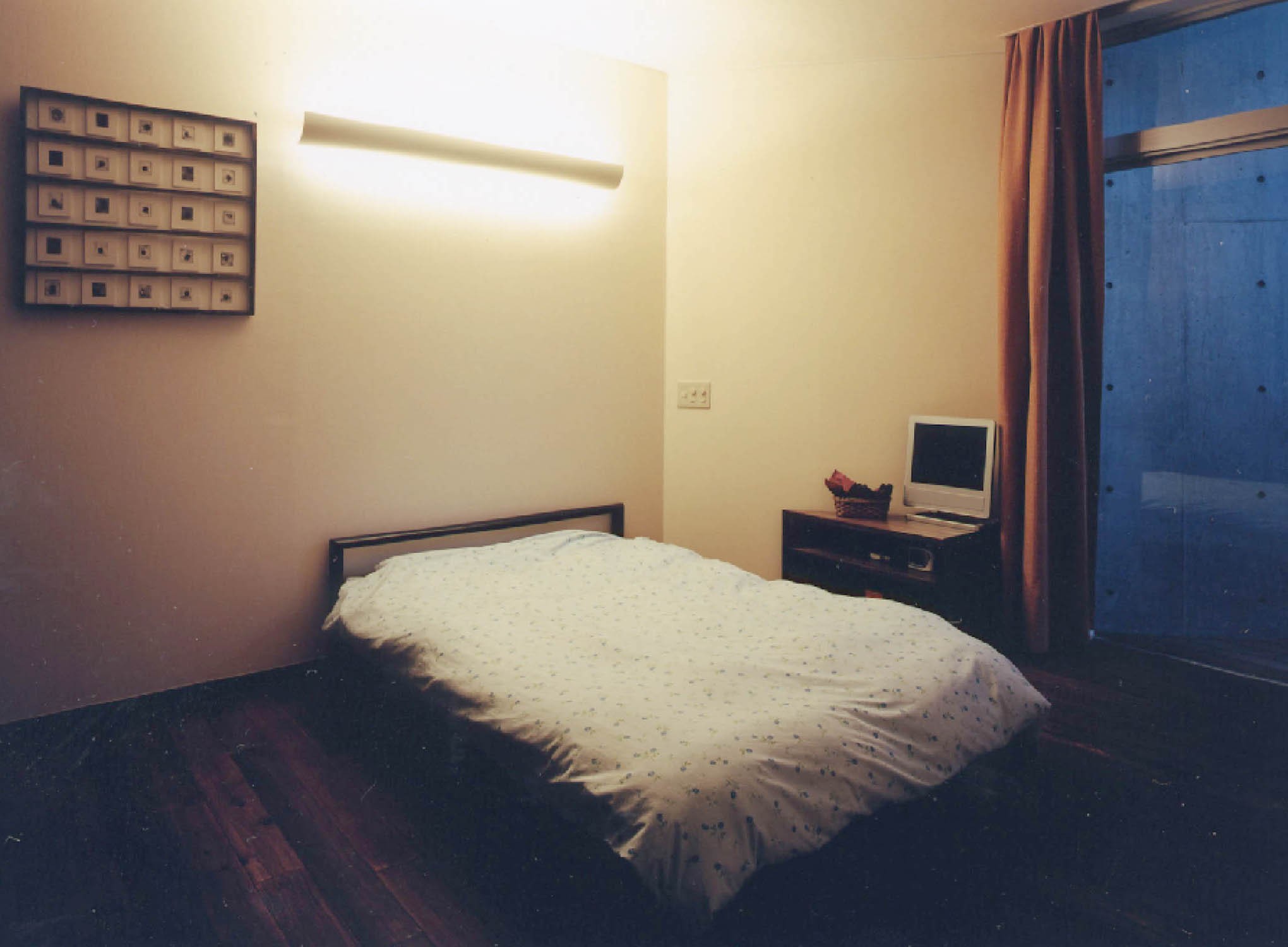 ベッドルーム事例：寝室（狭小傾斜変形地を生かした家）