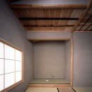 椿庵　― 茶室のある旗竿敷地の住宅 ―の写真 椿の木の肌色に合わせた茶室