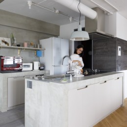 S邸-素材選びにこだわって、シンプルな家が個性的に (キッチン)