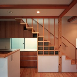 【大泉の家】 (キッチン・室内階段)