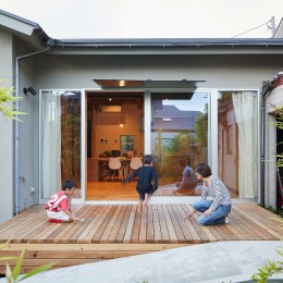 山の根の平屋-築70年の家を住み継いでいく、リノベーションの可能性-中庭