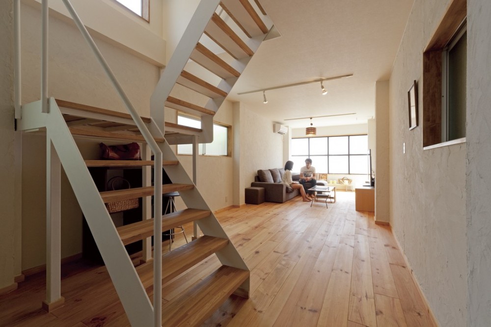 a.design (エ－デザイン）「大阪府Ｓさん邸：中古リノベーションで開放感のある個性的な空間に」