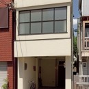 大阪府Ｓさん邸：中古リノベーションで開放感のある個性的な空間にの写真 外壁を塗り替えてイメージ一新