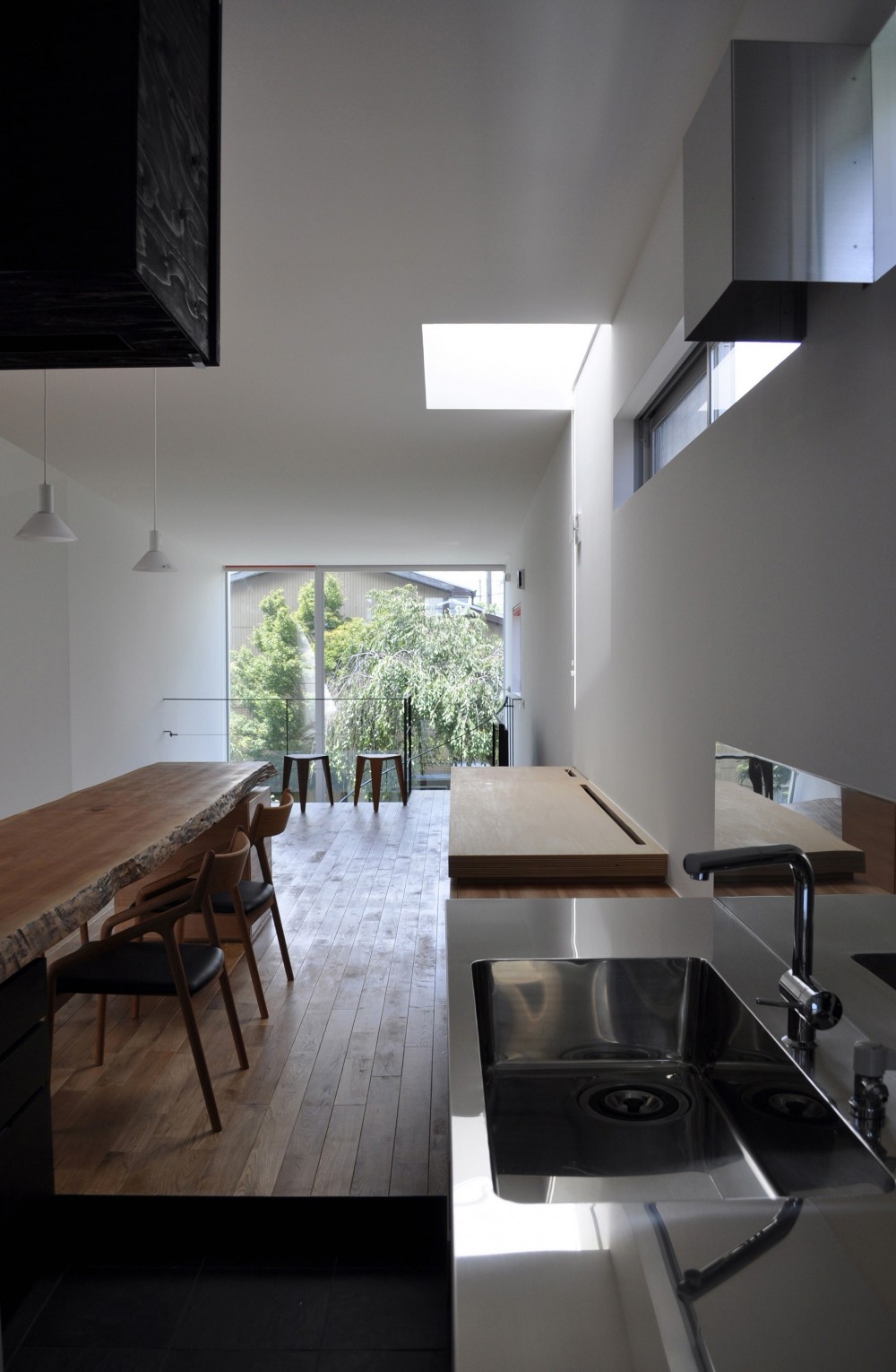 D.I.G Architects「M HOUSE　狭小間口を活かした、道のような家」