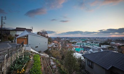 K HOUSE 高台からの眺望を望む、小屋のような住処 (外観１)