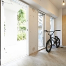 大阪府豊中市　リノベーションの写真 自転車が置ける玄関