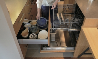 収納動作を考えたキッチン｜千葉県船橋市『私たちの家』