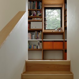 東五反田の住宅/ 空き家木造住宅のリノベーション (階段と廊下)