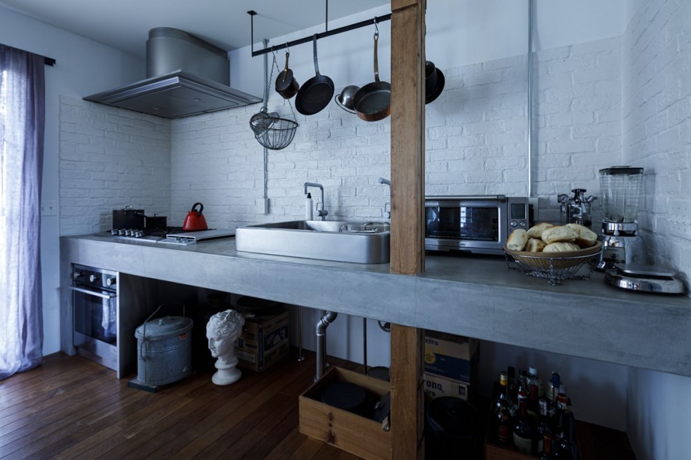 SENSUOUS-築50年以上の古さを生かし、デザインと素材にこだわった家づくり (キッチン)