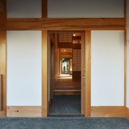 静岡の石場建て-真壁の玄関。