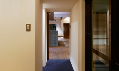 sabai  上質な大人の空間に仕上げる隠れ家のようなマンションリノベ (廊下)