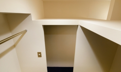 sabai  上質な大人の空間に仕上げる隠れ家のようなマンションリノベ (ウォークインクローゼット)
