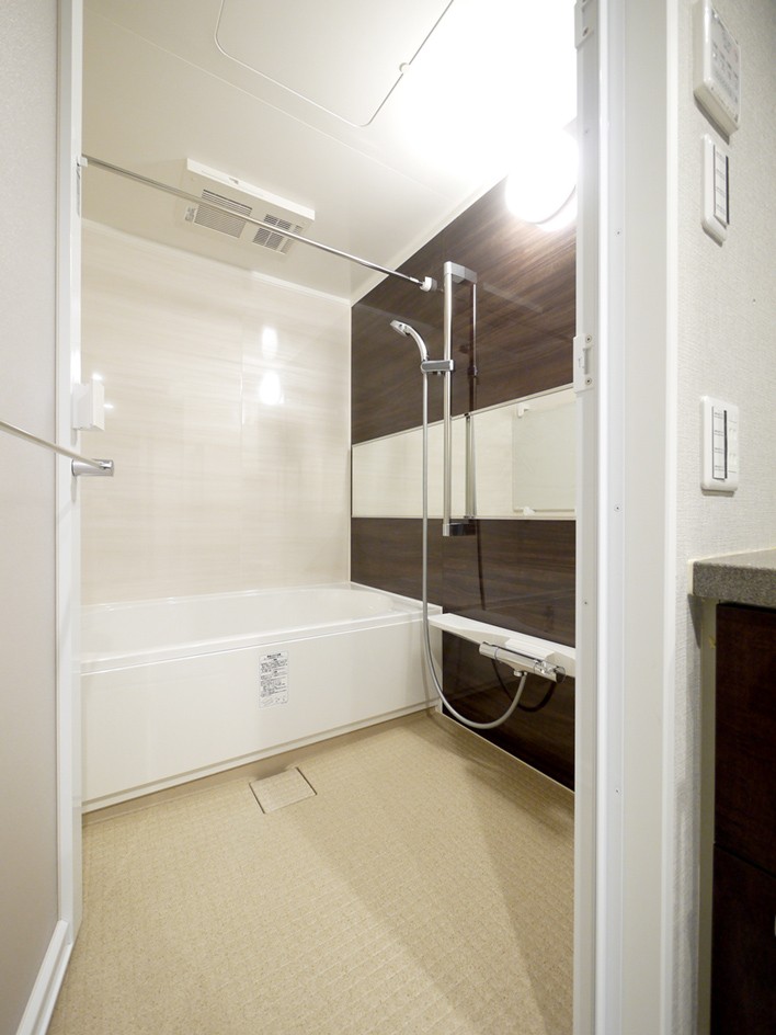 バス/トイレ事例：バスルーム（キッチンと洗面室を繋ぐ便利な家事動線）