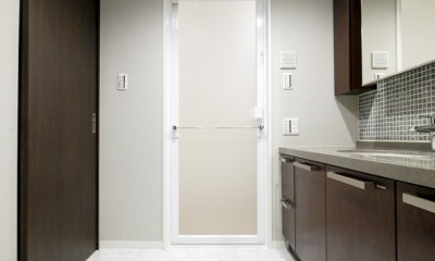 洗面室内｜キッチンと洗面室を繋ぐ便利な家事動線