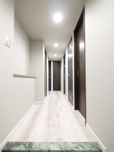 玄関・廊下 (キッチンと洗面室を繋ぐ便利な家事動線)