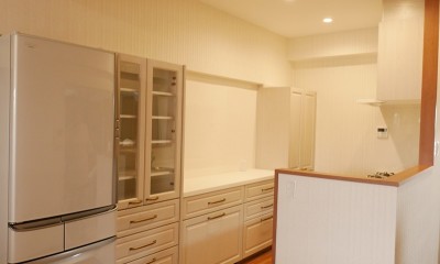 壁付けだったキッチンを対面型にしました｜収納力抜群なのに、実際の広さより広く感じるLDKのリフォーム～ダイニングキッチン編～