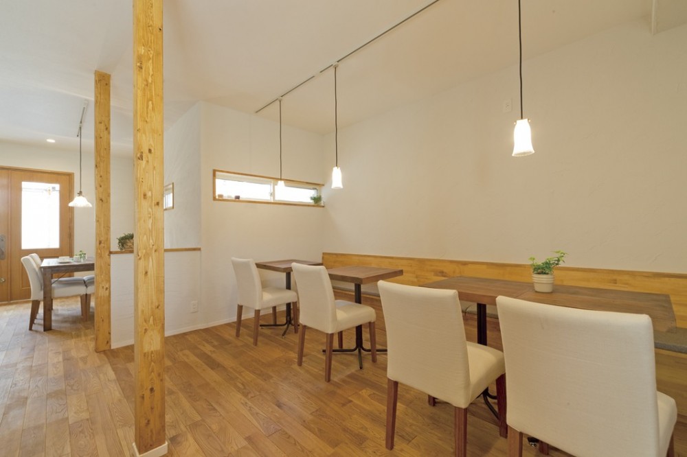 大阪府Kさん邸：ナチュラル素材でほっこり優しい「自宅カフェ」 (カフェ１)