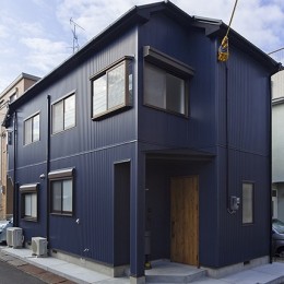 大阪・茨木市K様邸～存在感あるネイビー色ガルバリウム銅板の装いのある家～-外観