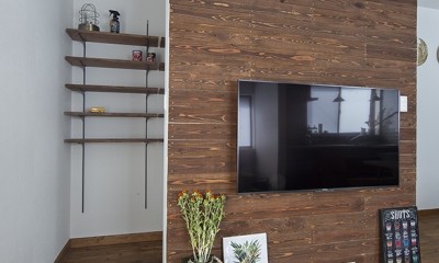テレビボードと収納スペース｜大阪・茨木市K様邸～存在感あるネイビー色ガルバリウム銅板の装いのある家～