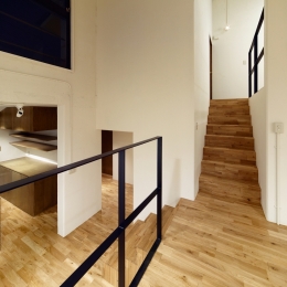raita　特徴的なRC空間を活かし シンプルかつおしゃれにデザインした戸建テラスリノベ (階段1)