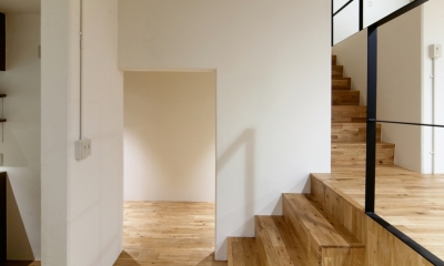 raita　特徴的なRC空間を活かし シンプルかつおしゃれにデザインした戸建テラスリノベ (階段2)