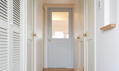K様邸～女子の‟好き”がつまったお家～ (タイル貼り玄関から白を基調とした清潔感あふれる廊下へ♪)