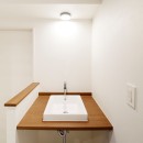 Ｋ様邸　～温かみに溢れるお1人様専用スイートルーム～の写真 シンプルイズベストな造作洗面台