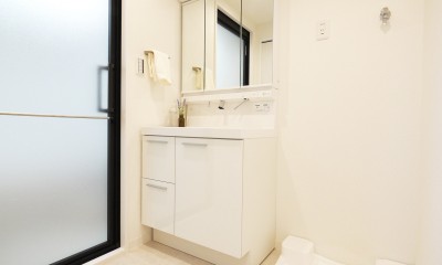 洗面室｜白を基調とした開放感ある3LDK