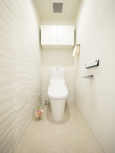 トイレ (白を基調とした開放感ある3LDK)