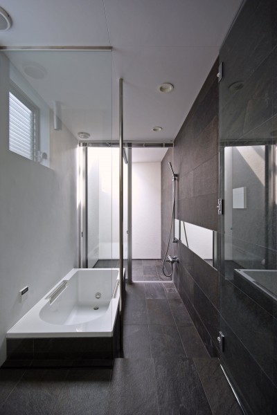 浴室 (牛川の家-ushikawa)