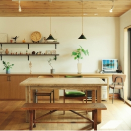 木製の家具、建具が温かい空間を演出 (herbal)