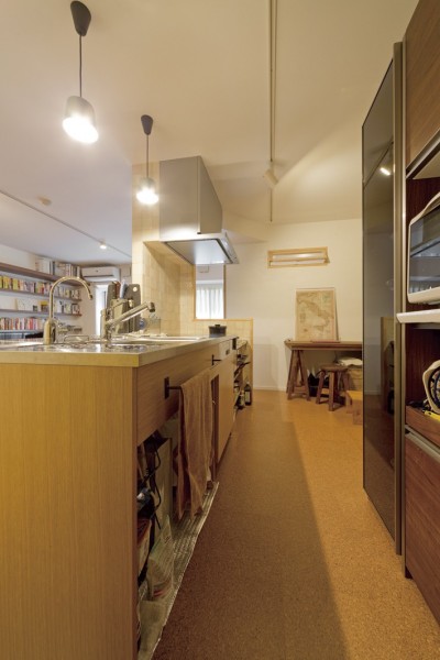 造作キッチン (大阪府Mさん邸：オーダーキッチンや広い玄関など「予算内でこんなに！」)