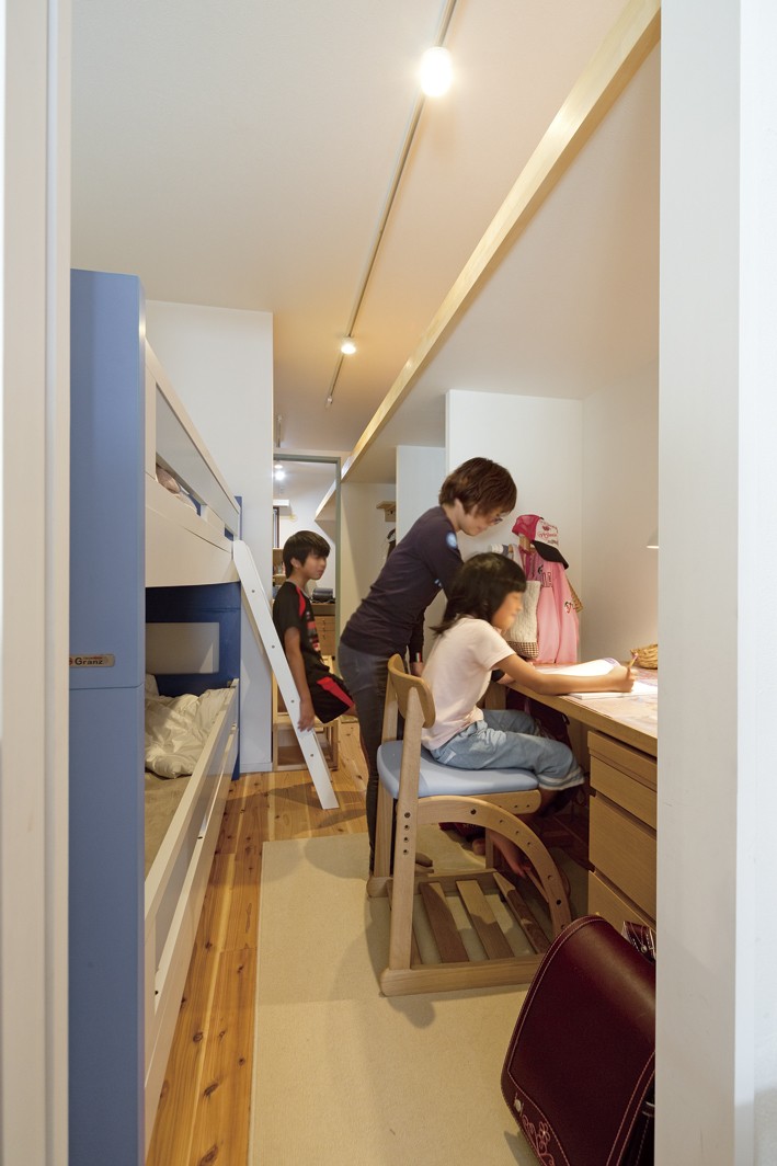 子供部屋事例：子ども部屋（大阪府Mさん邸：オーダーキッチンや広い玄関など「予算内でこんなに！」）