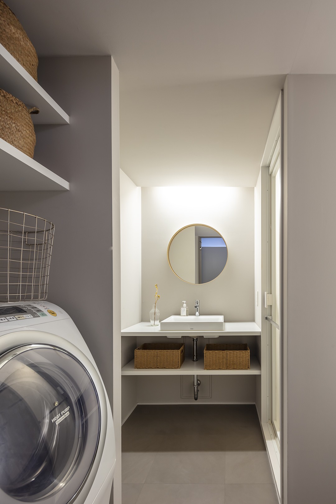 バス/トイレ事例：洗面脱衣室（自由設計と売却戦略の両立｜こだわり尽くした自由設計と７年後に売却する汎用性を満たすリノベーション）