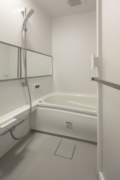 浴室 (自由設計と売却戦略の両立｜こだわり尽くした自由設計と７年後に売却する汎用性を満たすリノベーション)