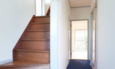 住環境豊かなテラスハウスリノベーション (廊下・階段)
