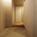 コンクリート打ちっぱなしで無機質な空間に。～T様邸マンションリノベーション～の写真 玄関