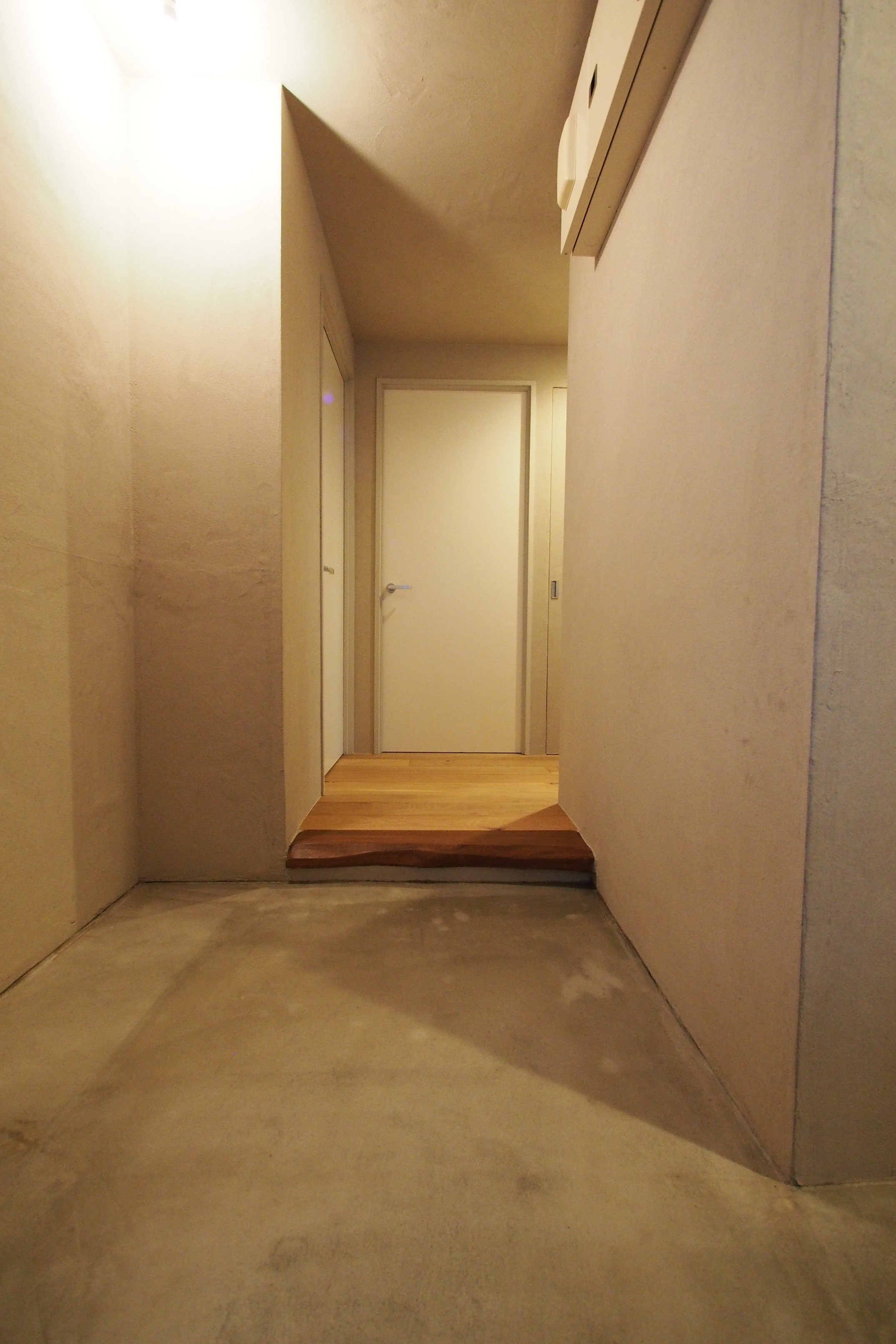 玄関事例：玄関（コンクリート打ちっぱなしで無機質な空間に。～T様邸マンションリノベーション～）