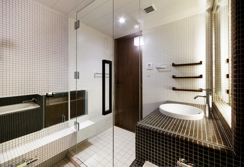 バス/トイレ事例：洗面室1（Nzuri  昭和初期の面影を残す京町家を全面的にリノベーション）