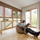 大阪府Ｏさん邸：自然素材と二重窓で結露を解消。たっぷり収納ですっきり片付くシンプルおしゃれな家にの写真 自然素材が心地よい空間