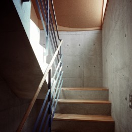 階段 (【二つ棟の家 <親の家>】)