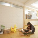 大阪府Sさん邸：壁を塗ったり、パーツを探したり、一緒につくって思い入れたっぷりのリノベーションの写真 LDK