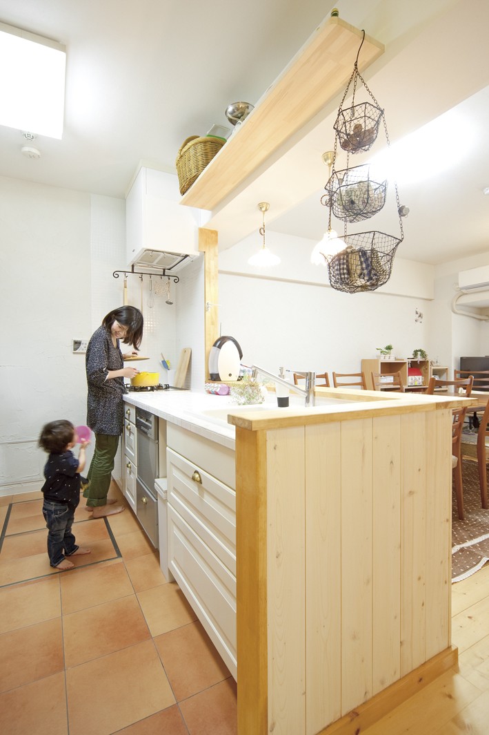 キッチン事例：ナチュラルキッチン（大阪府Sさん邸：壁を塗ったり、パーツを探したり、一緒につくって思い入れたっぷりのリノベーション）