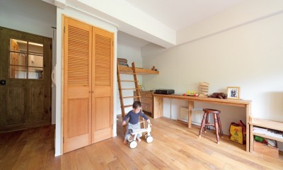 京都府Kさん邸：建具まで自然素材の空間で、子どももネコものびのびと。 (将来は間仕切り子ども部屋にも)