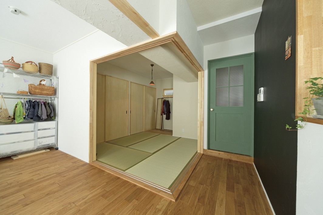 リビングダイニング事例：畳スペース（大阪府Ｋさん邸：防音室を備え、子どもの成長に伴って変化できる間取りに）