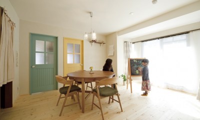 大阪府Kさん邸：カフェのようなおしゃれな、私テイストの部屋に (ペイント建具が楽しいLDK)