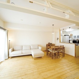 大阪府Tさん邸：ＤＩＹで古い家具が似合うナチュラル空間に