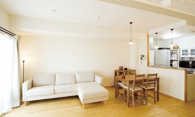 大阪府Tさん邸：ＤＩＹで古い家具が似合うナチュラル空間に (明かり窓)